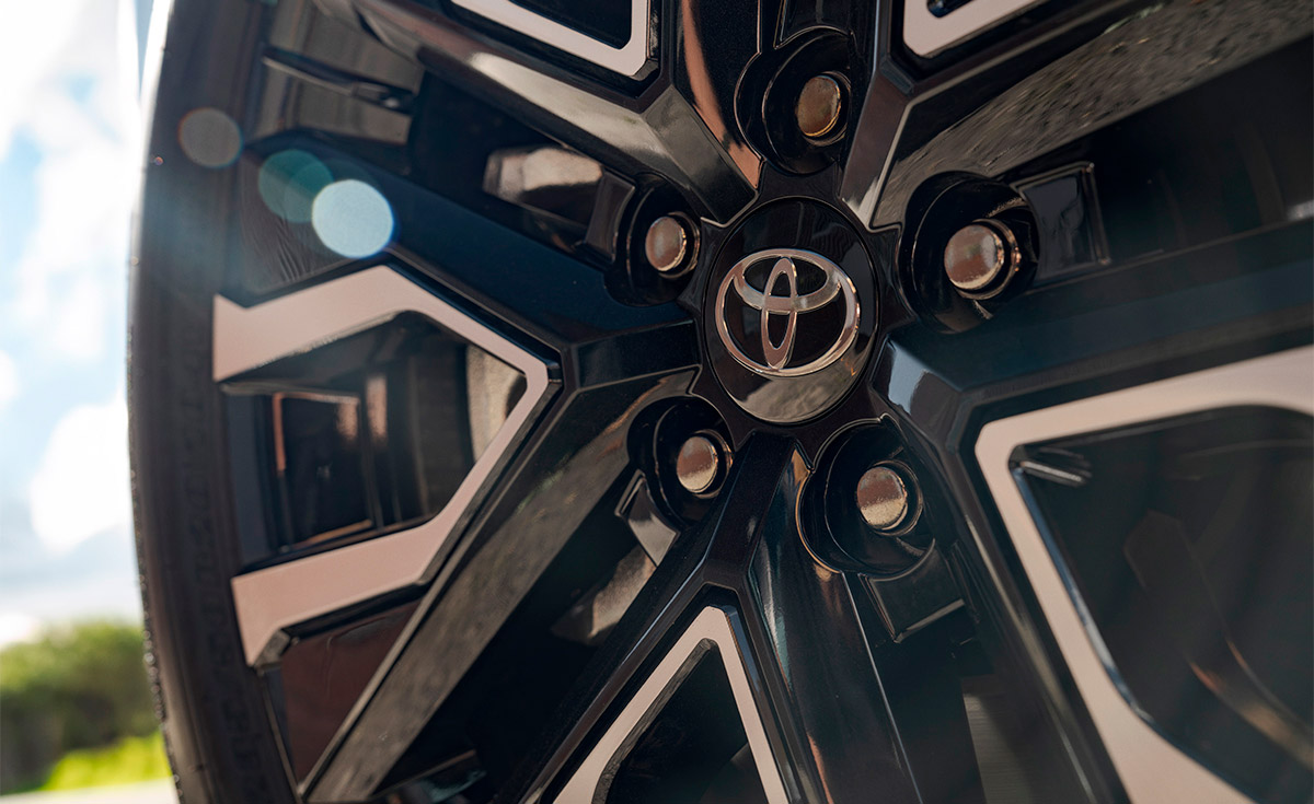 BZ4X_Tuyomotor_Exterior-Rin