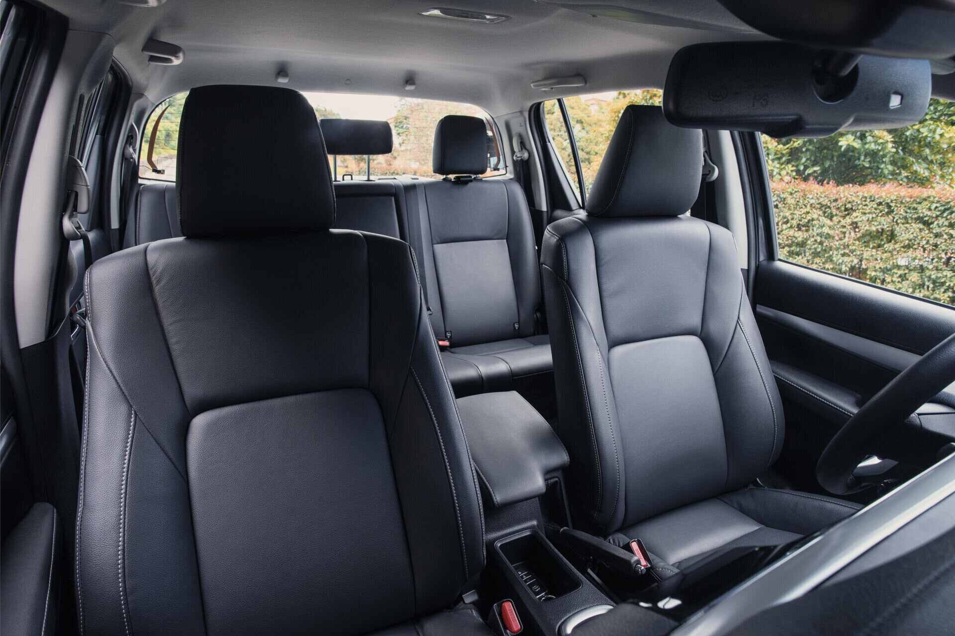 interior10 Hilux.jpg