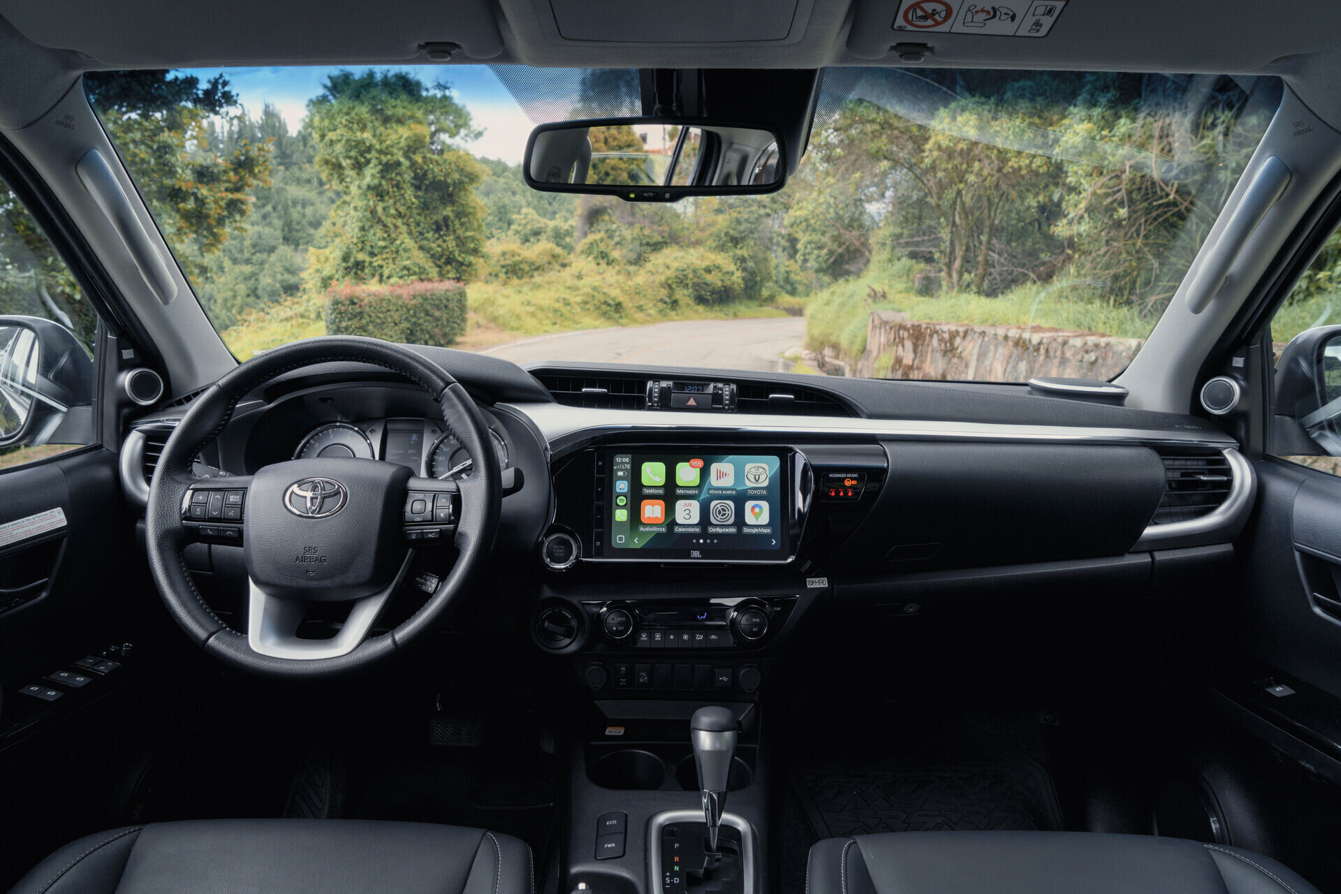 interior7 hilux.jpg