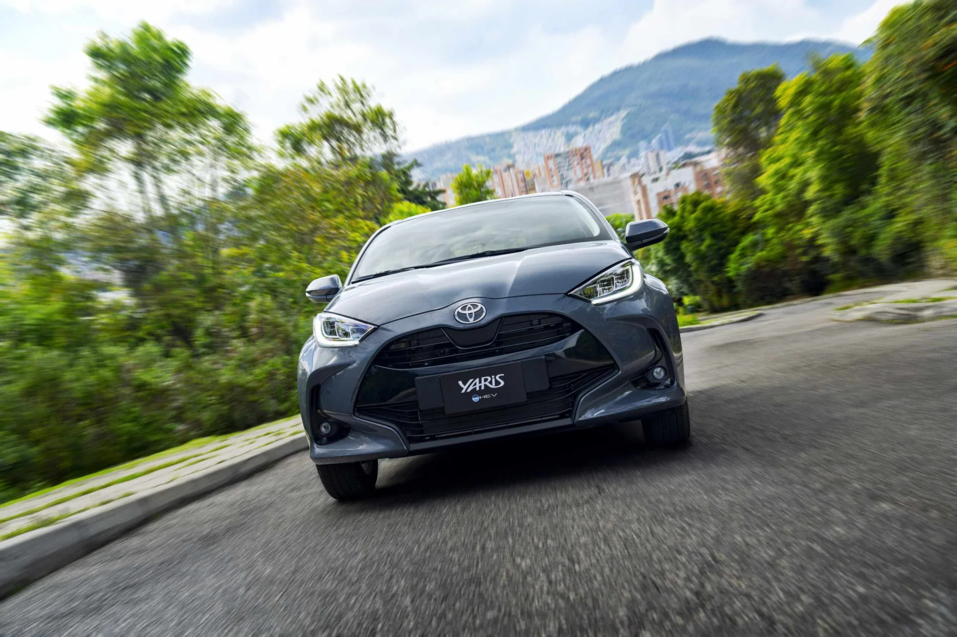 Yaris hev Responsive-pp